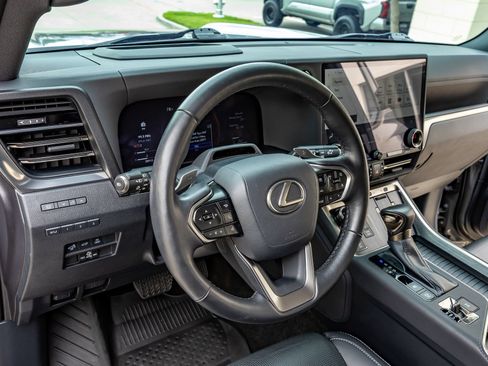 Used 2024 Lexus GX 550 w/ Accessory Package (2T) AWD/4WD image 17