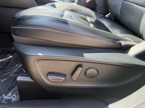 Used 2020 Ford Escape Titanium image 28