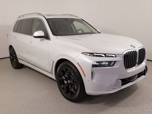 Used 2025 BMW X7 xDrive40i image 6