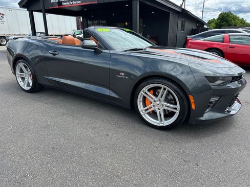 Used 2017 Chevrolet Camaro SS RWD image 9