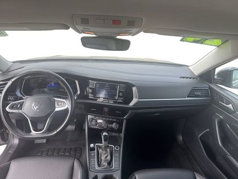 Used 2024 Volkswagen Jetta SE image 10