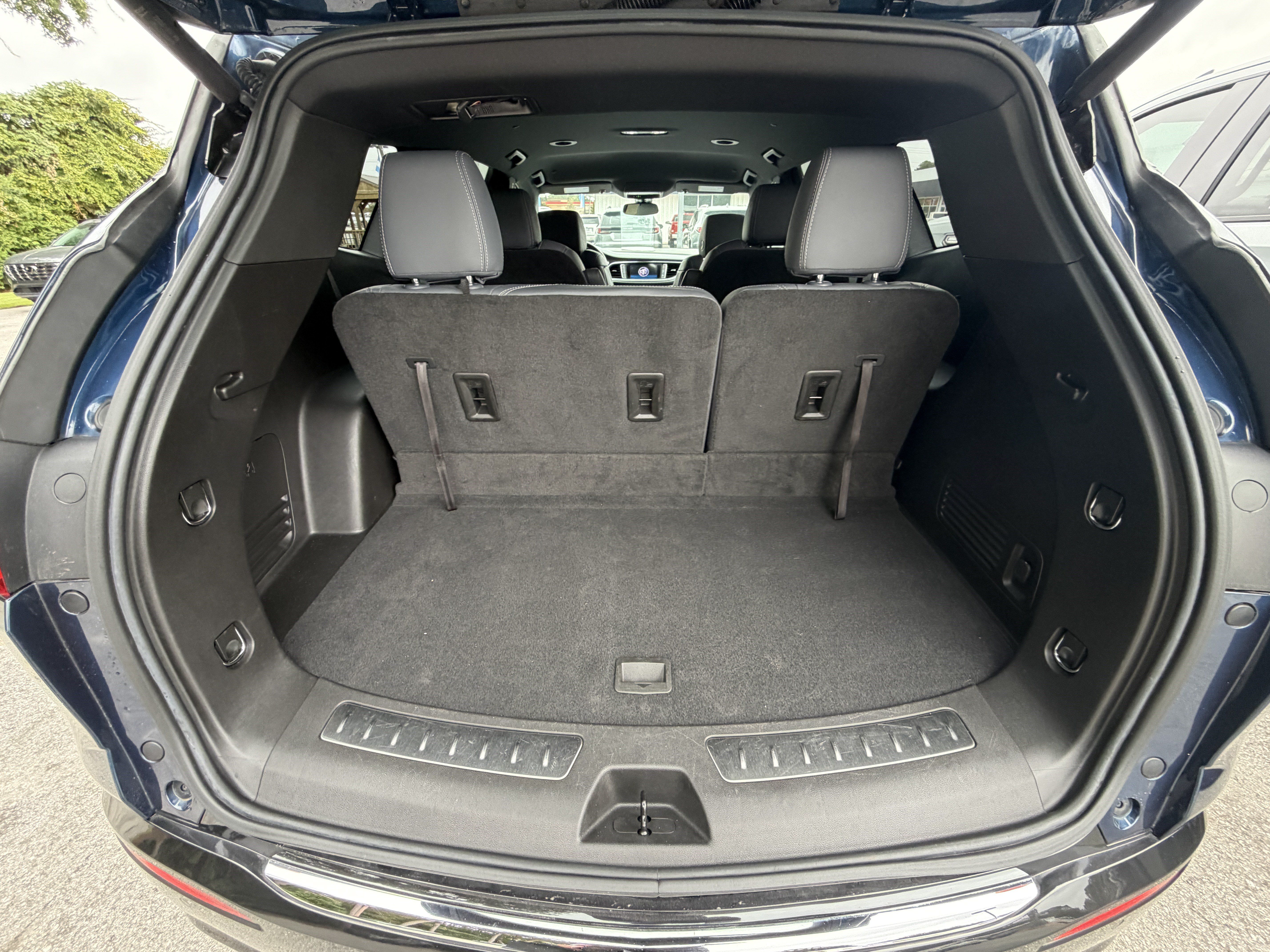 Used 2023 Buick Enclave Essence FWD image 4