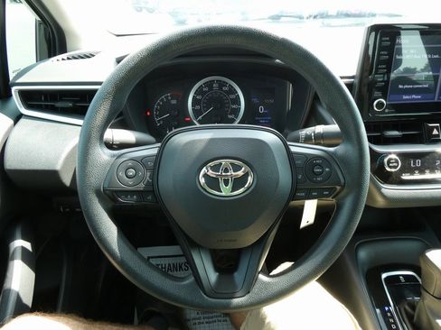 Used 2022 Toyota Corolla LE image 25