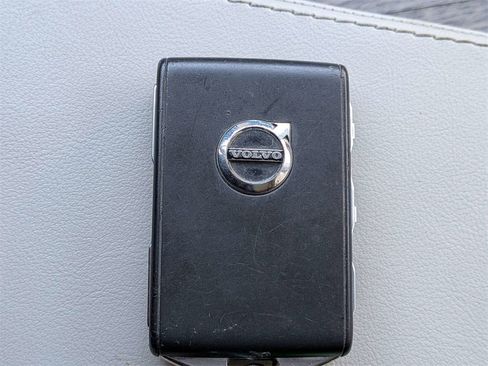 Certified 2024 Volvo XC90 B6 Core w/ Protection Package Premier image 32