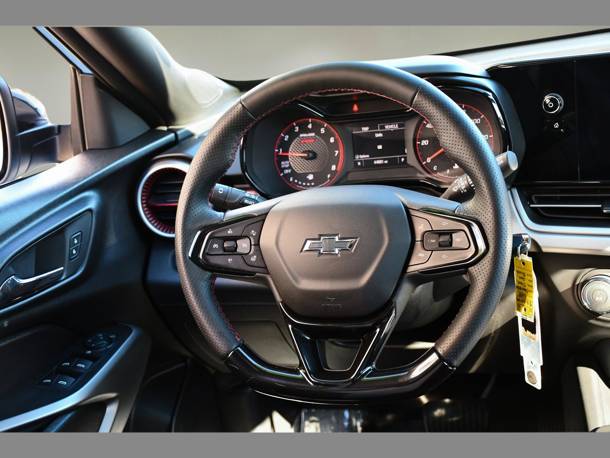 Used 2024 Chevrolet Trax RS w/ Driver Confidence Package FWD image 16