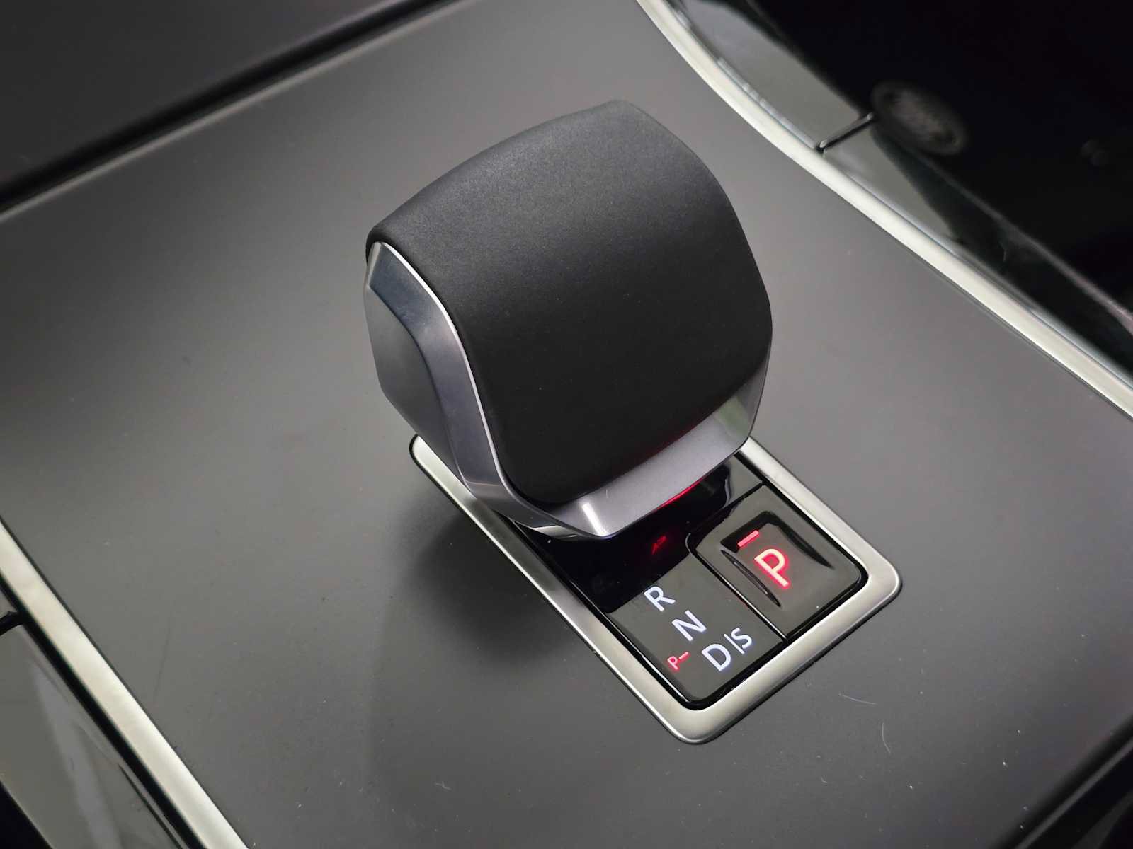 New 2026 Land Rover Range Rover Velar S AWD/4WD image 34