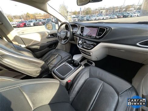 Used 2022 Chrysler Pacifica Touring-L image 26