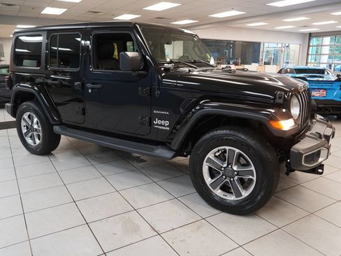 Used 2018 Jeep Wrangler Unlimited Sahara AWD/4WD image 13