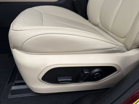 Used 2024 Jeep Grand Cherokee L Limited RWD image 19