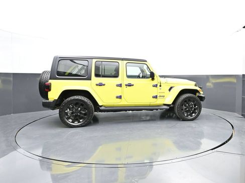 Used 2023 Jeep Wrangler Unlimited Sahara w/ Cold Weather Group AWD/4WD image 4