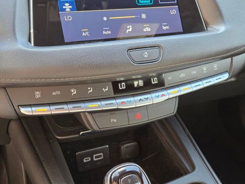 Used 2022 Cadillac XT4 Premium Luxury w/ Safety Alert Package FWD image 26