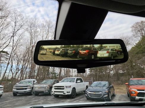 Used 2018 Chevrolet Traverse LT image 19