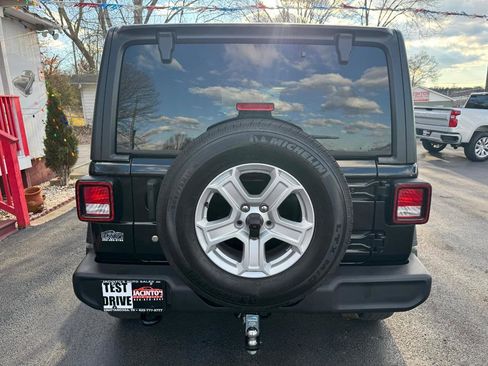 Used 2018 Jeep Wrangler Unlimited Sport S image 7