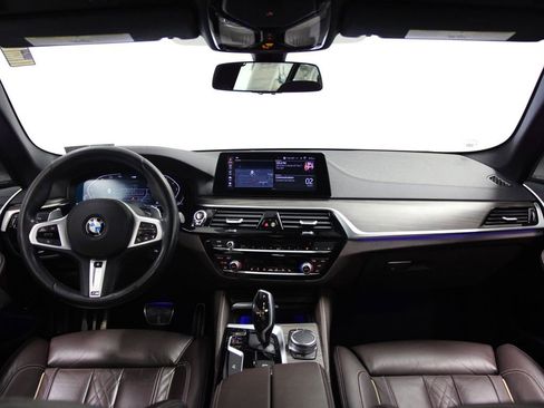 Used 2020 BMW 540i xDrive w/ M Sport Package image 2