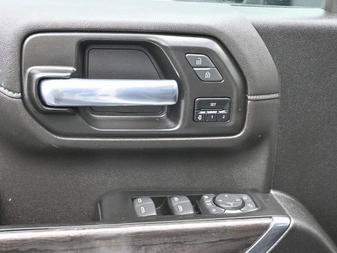 Used 2022 Chevrolet Silverado 2500 LTZ w/ Z71 Chrome Sport Edition image 11