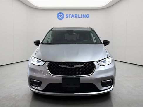 Used 2024 Chrysler Pacifica Select image 15
