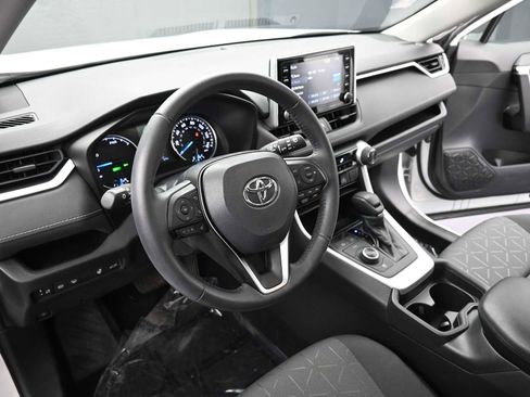 Used 2021 Toyota RAV4 XLE w/ Convenience Package image 10