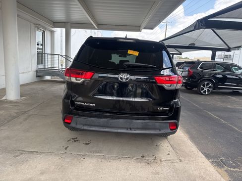 Used 2018 Toyota Highlander Plus AWD/4WD image 6