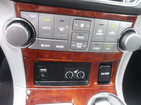 Used 2013 Toyota Highlander Limited FWD image 37