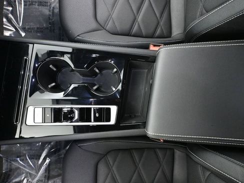 Used 2025 Volkswagen Atlas SE image 33