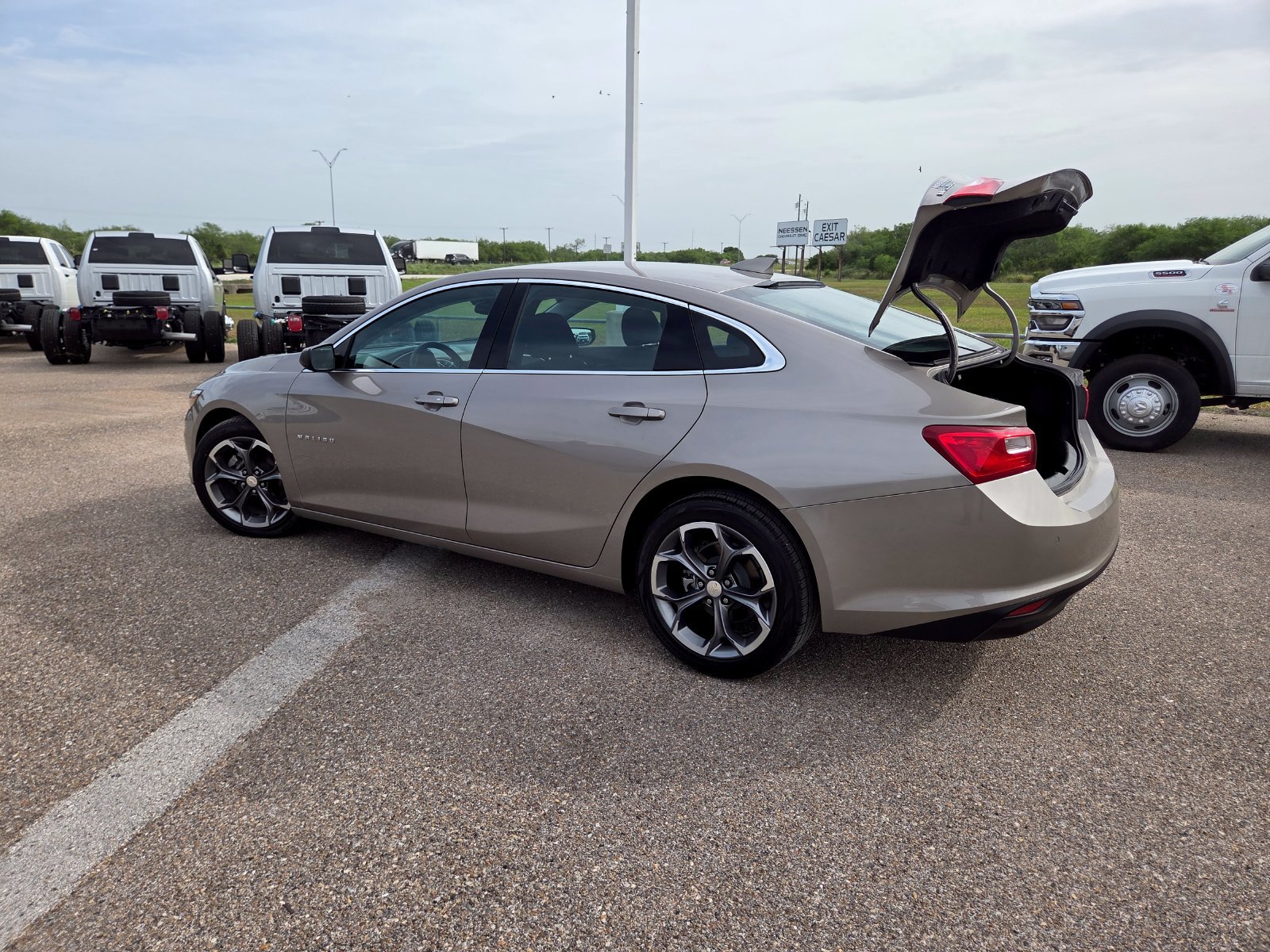 Used 2024 Chevrolet Malibu LT FWD image 25