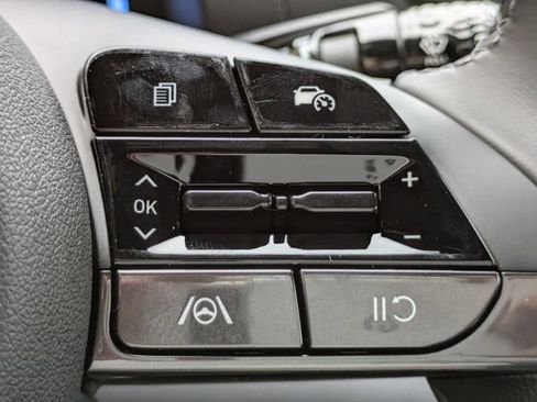 Certified 2025 Hyundai Elantra SEL FWD image 25