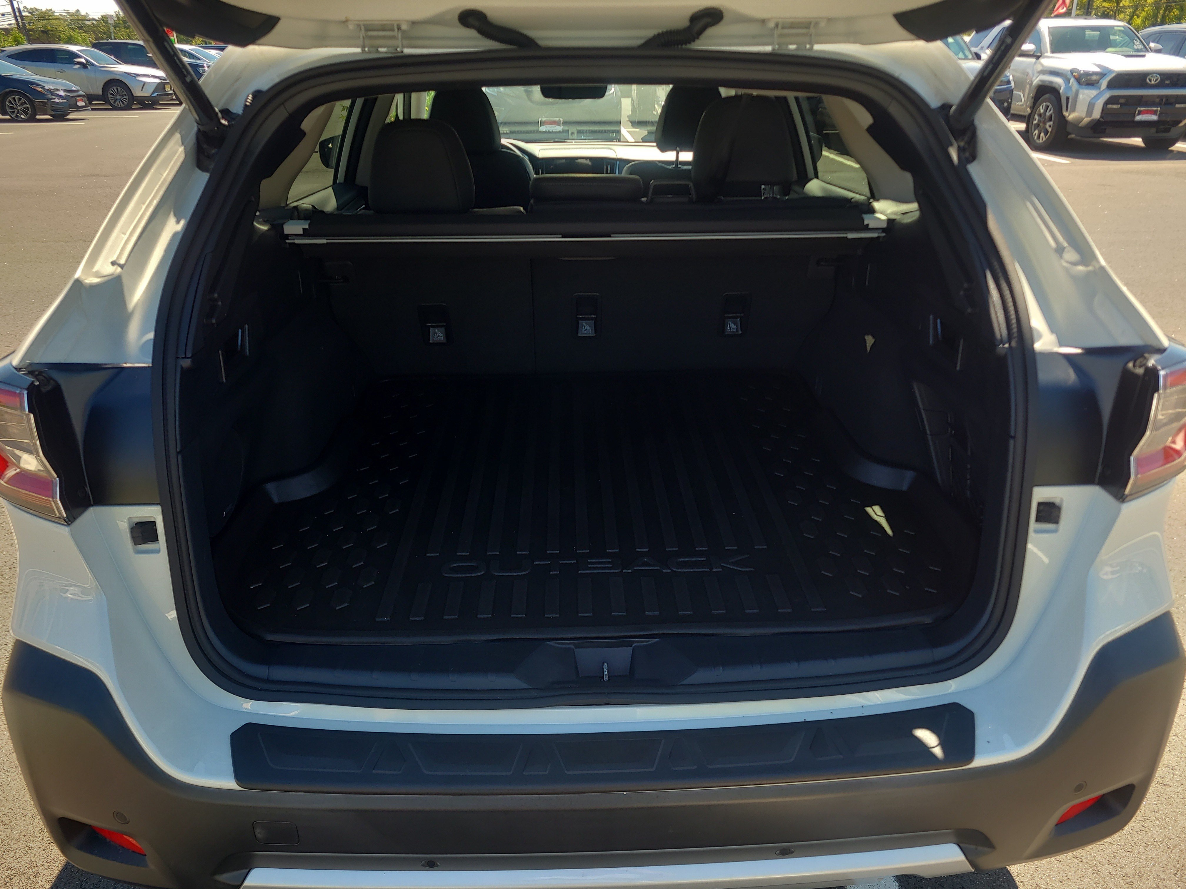 Used 2023 Subaru Outback Limited AWD/4WD image 29