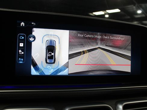 Used 2025 Mercedes-Benz GLE 580 4MATIC w/ Driver Assistance Package image 67