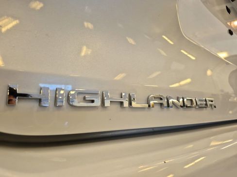 Used 2022 Toyota Highlander Limited AWD/4WD image 34