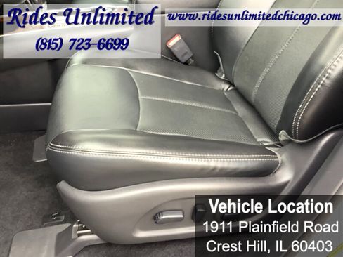 Used 2017 Nissan Pathfinder Platinum w/ Family Entertainment Package AWD/4WD image 23