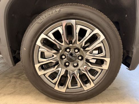 Used 2025 GMC Sierra 1500 Denali Ultimate image 17