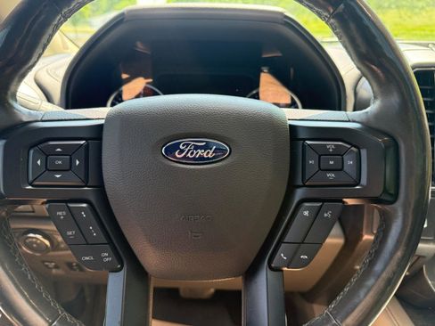 Used 2019 Ford Expedition Limited w/ Equipment Group 302A AWD/4WD image 9