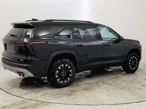 Used 2024 Chevrolet Traverse Z71 image 7