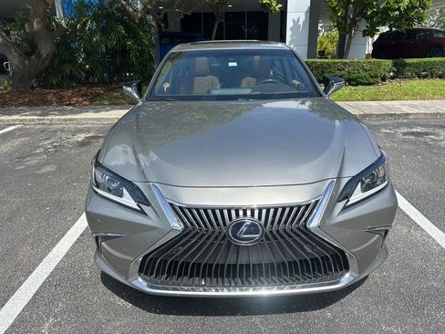 Used 2021 Lexus ES 300h w/ Premium Package FWD image 2