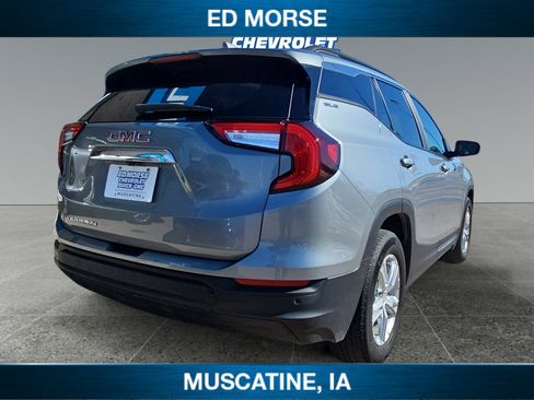 Used 2023 GMC Terrain SLE w/ Driver Convenience Package image 5