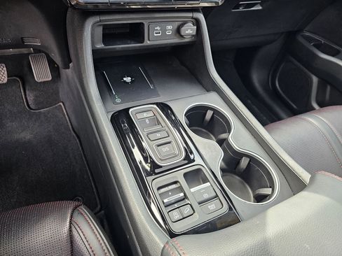 Used 2025 Honda Pilot Black Edition image 31