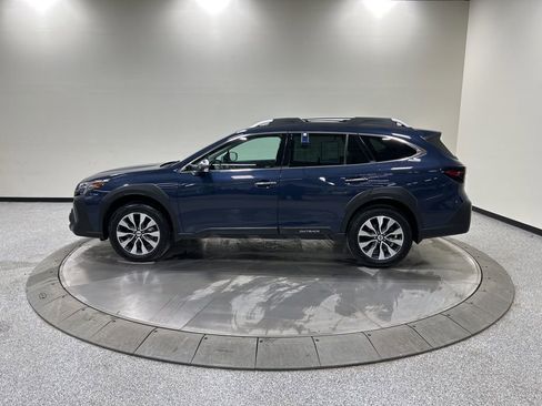 Used 2023 Subaru Outback Touring w/ Popular Package #2 image 9
