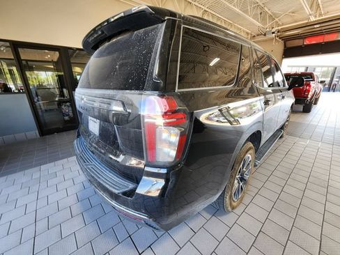 Used 2022 Chevrolet Tahoe Z71 w/ Luxury Package AWD/4WD image 4