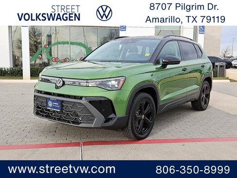 Certified 2025 Volkswagen Taos SE image 1