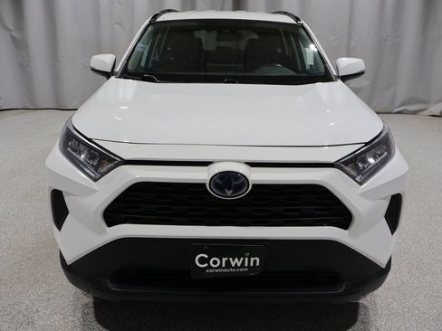 Used 2019 Toyota RAV4 LE w/ Carpet Mat Package AWD/4WD image 8
