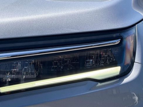 Used 2024 Honda Pilot Touring image 9