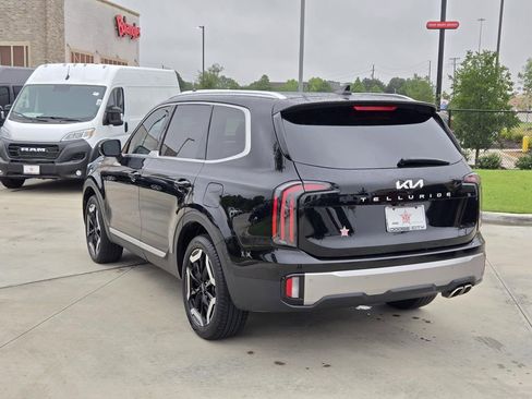 Used 2025 Kia Telluride EX w/ EX Captain's Chair Package FWD image 4