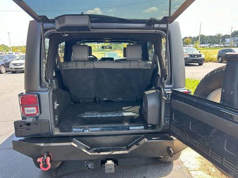 Used 2007 Jeep Wrangler Unlimited Sahara image 18