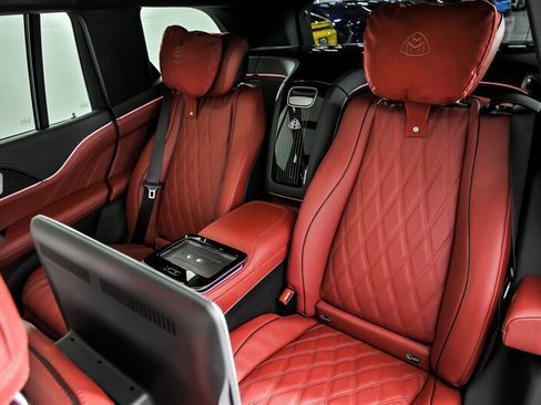 Used 2025 Mercedes-Benz Maybach GLS 600 4MATIC image 26