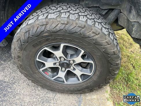 Used 2023 Jeep Wrangler Unlimited Rubicon w/ Cold Weather Group AWD/4WD image 10