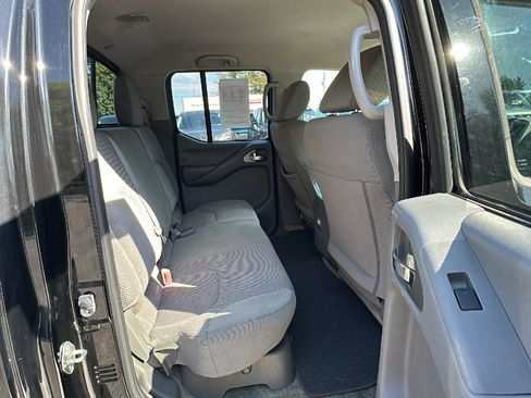 Used 2018 Nissan Frontier SV image 25