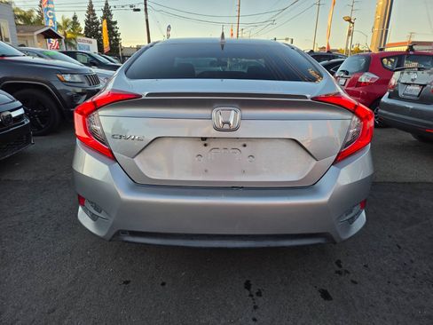 Used 2018 Honda Civic EX-T image 3