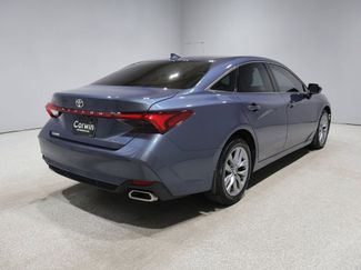 Used 2019 Toyota Avalon XLE w/ Moonroof Package FWD video 2