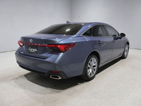 Used 2019 Toyota Avalon XLE w/ Moonroof Package FWD image 2