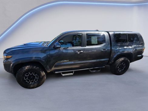 Used 2022 Toyota Tacoma TRD Sport w/ Technology Package RWD image 2